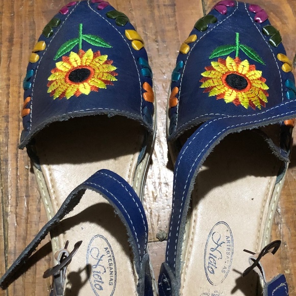 Mexican flower huaraches - Picture 1 of 3